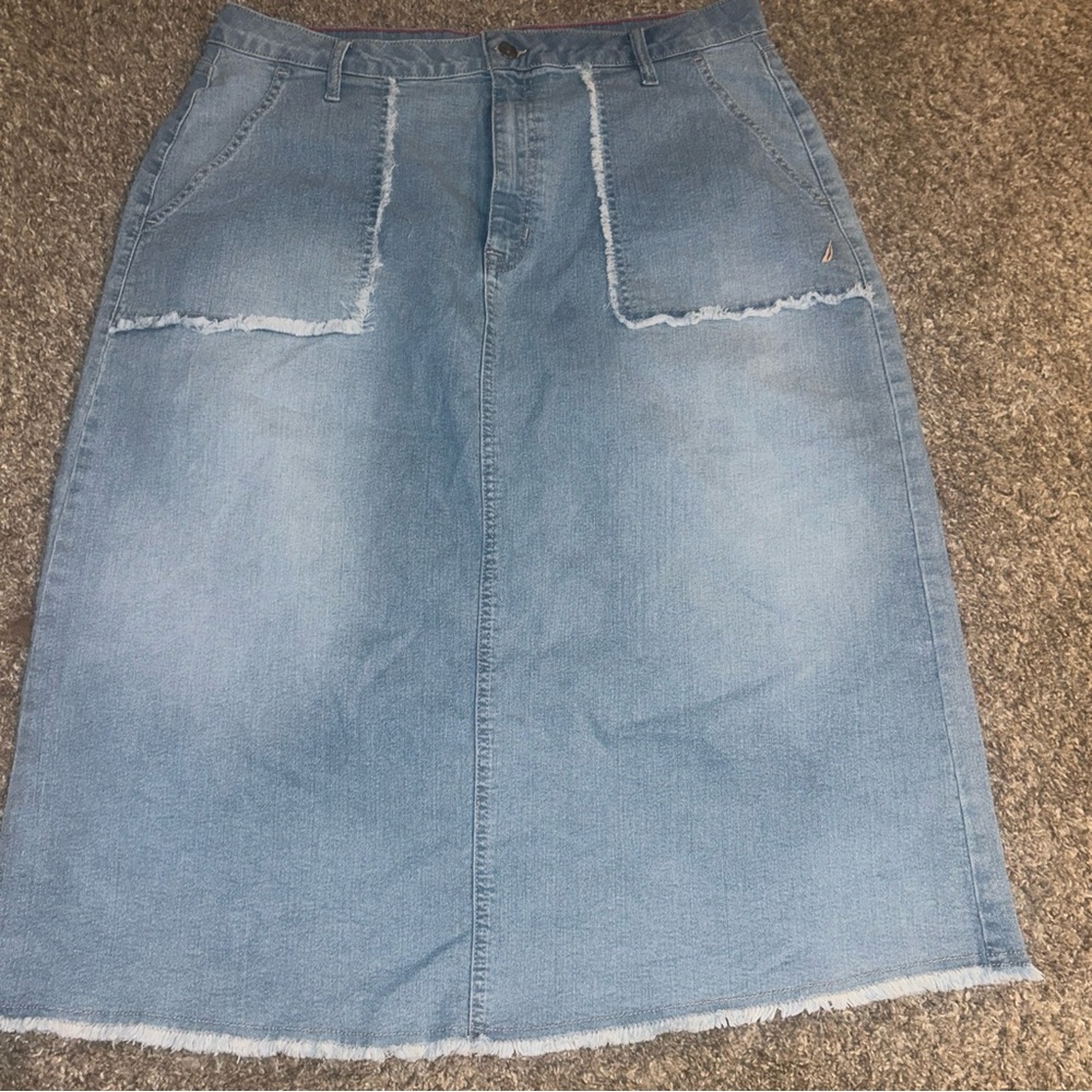 Nautica Women’s light wash maxi denim jean skirt sz 16